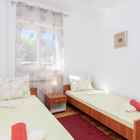 Lavanda With Beautiful Garden Apartment Krk Town
